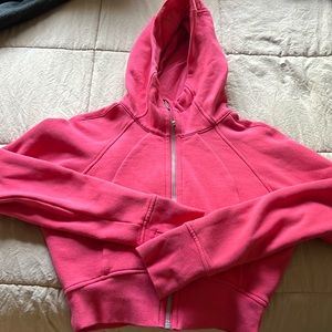 LULULEMON CROPPED SCUBA HOODIE. HOT PINK. SIZE 6 LIKE NEW.